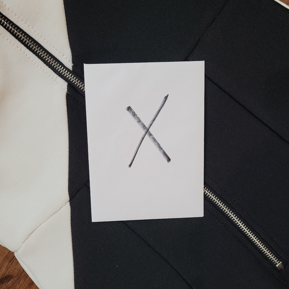 Elliatt Black And White Midi - Picture 12 of 12